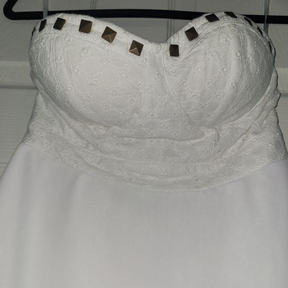 White dress - Picture 3 of 3